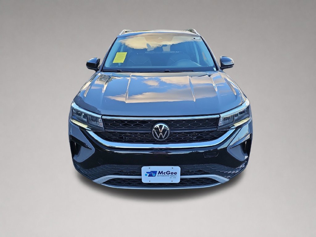 Used 2024 Volkswagen Taos SE w/ Panoramic Sunroof Package AWD/4WD image 9