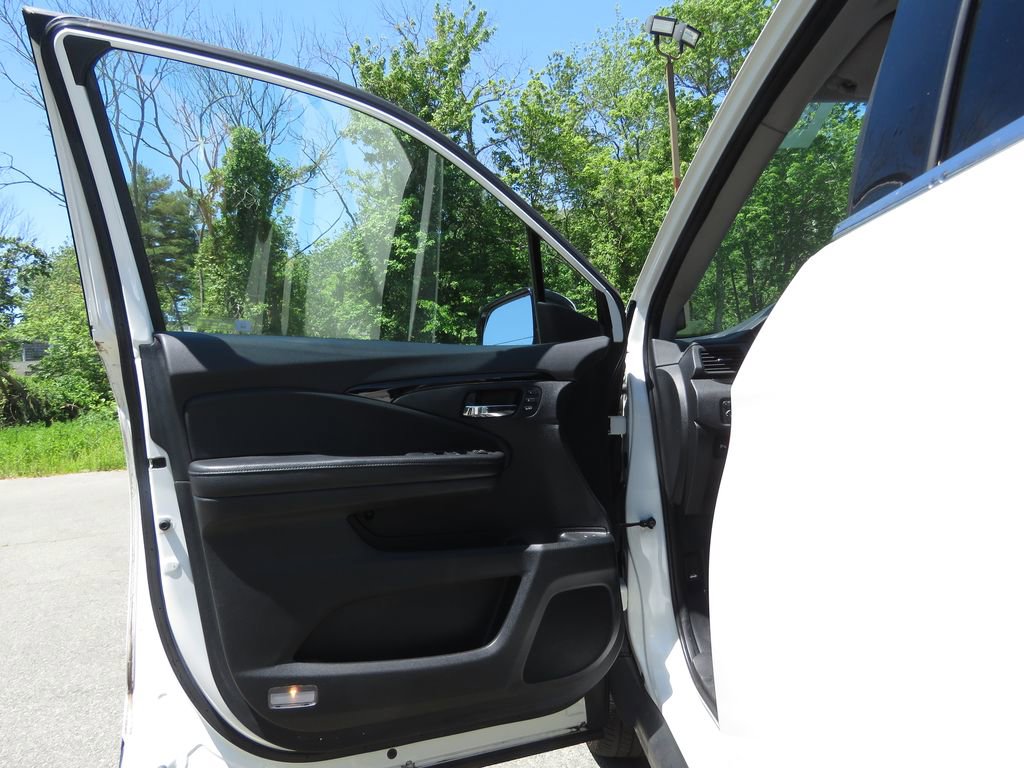 Used 2017 Honda Pilot Touring image 9