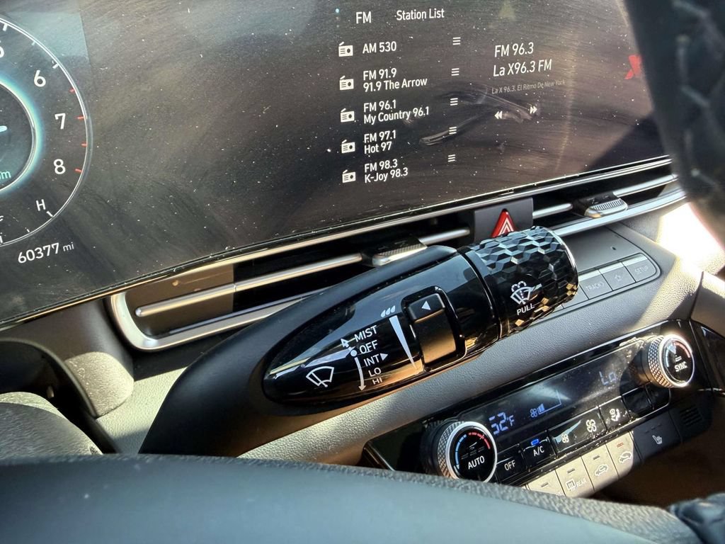 Certified 2023 Hyundai Elantra Limited FWD image 25