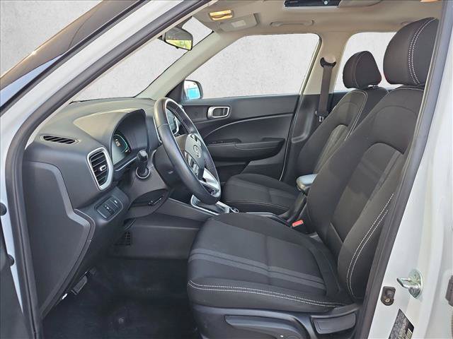 Certified 2025 Hyundai Venue SEL FWD image 16