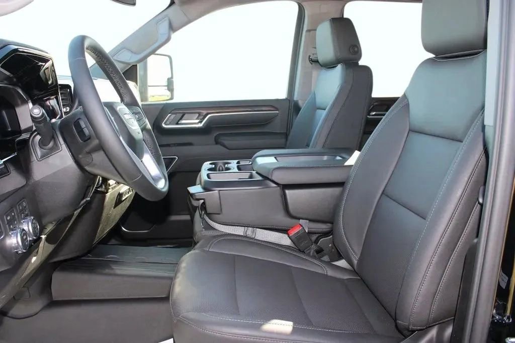 New 2026 GMC Sierra 3500 SLT image 9