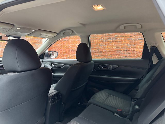 Used 2020 Nissan Rogue SV w/ Premium Package image 26