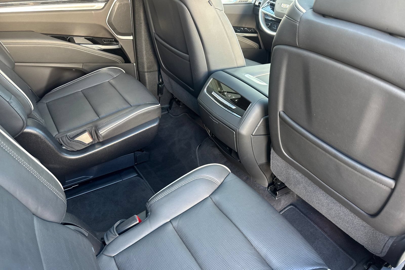 Used 2025 Cadillac Escalade Sport w/ LPO, ONYX Package AWD/4WD image 18
