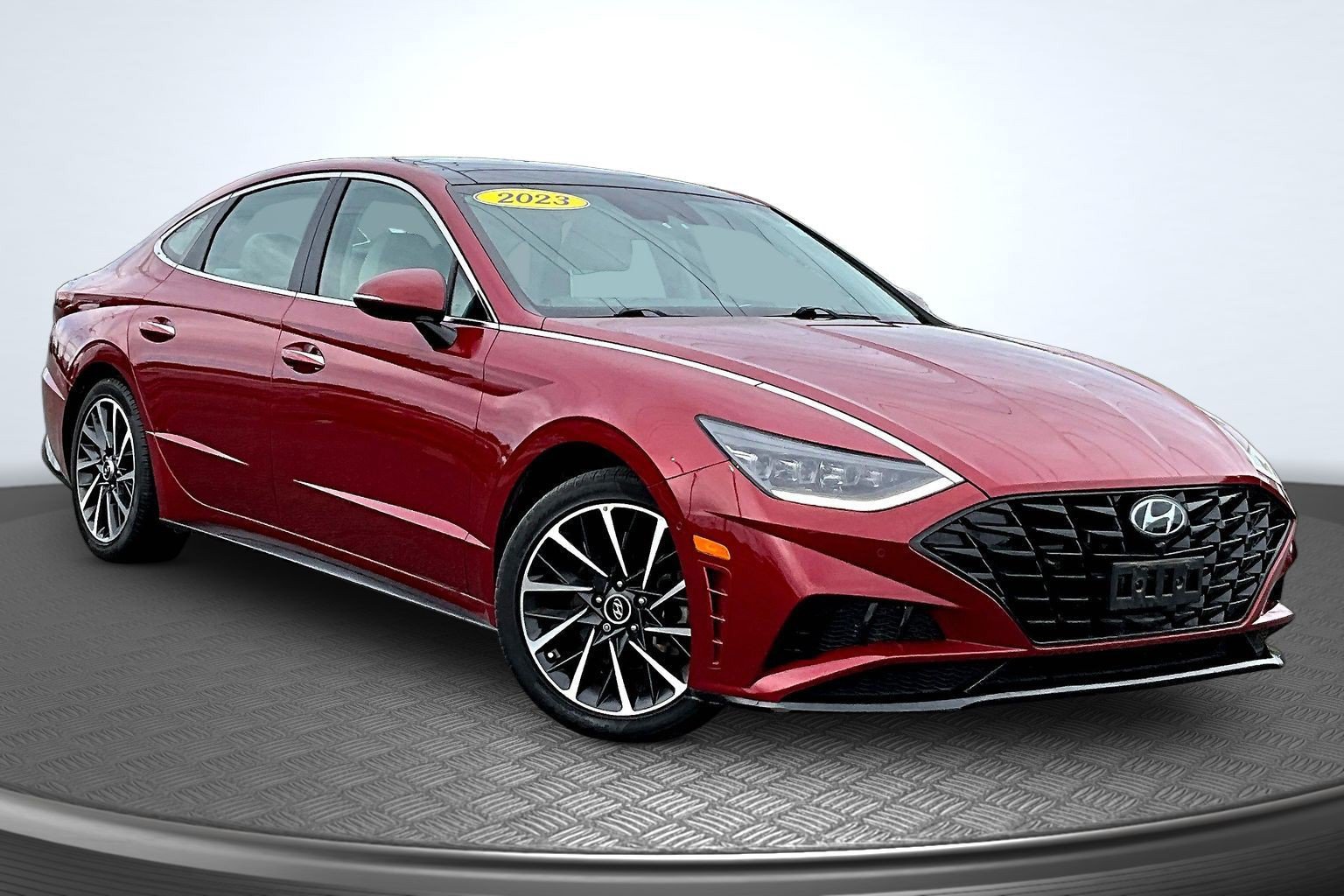 Used 2023 Hyundai Sonata Limited w/ Cargo Package FWD image 2