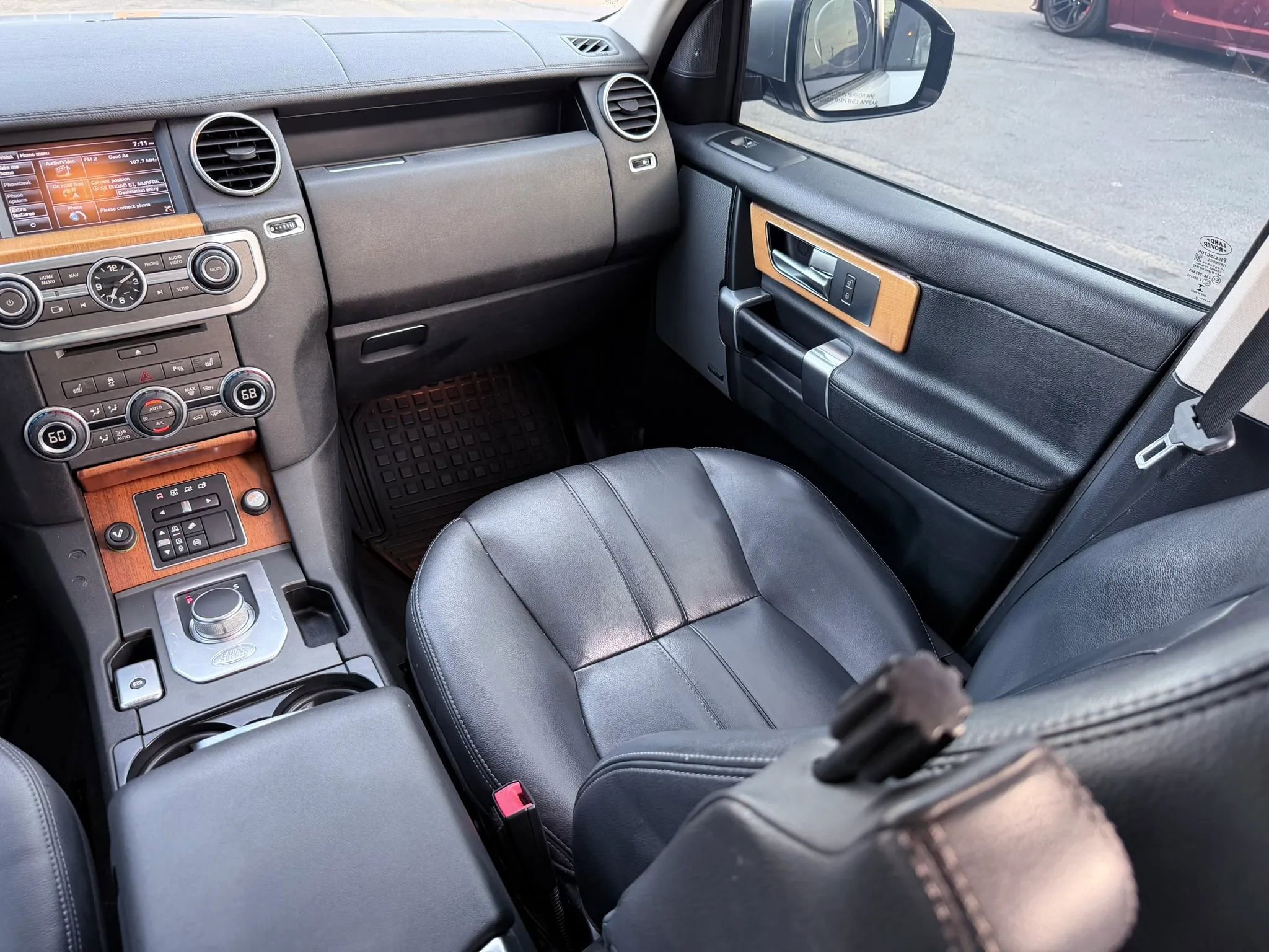 Used 2015 Land Rover LR4 HSE AWD/4WD image 13