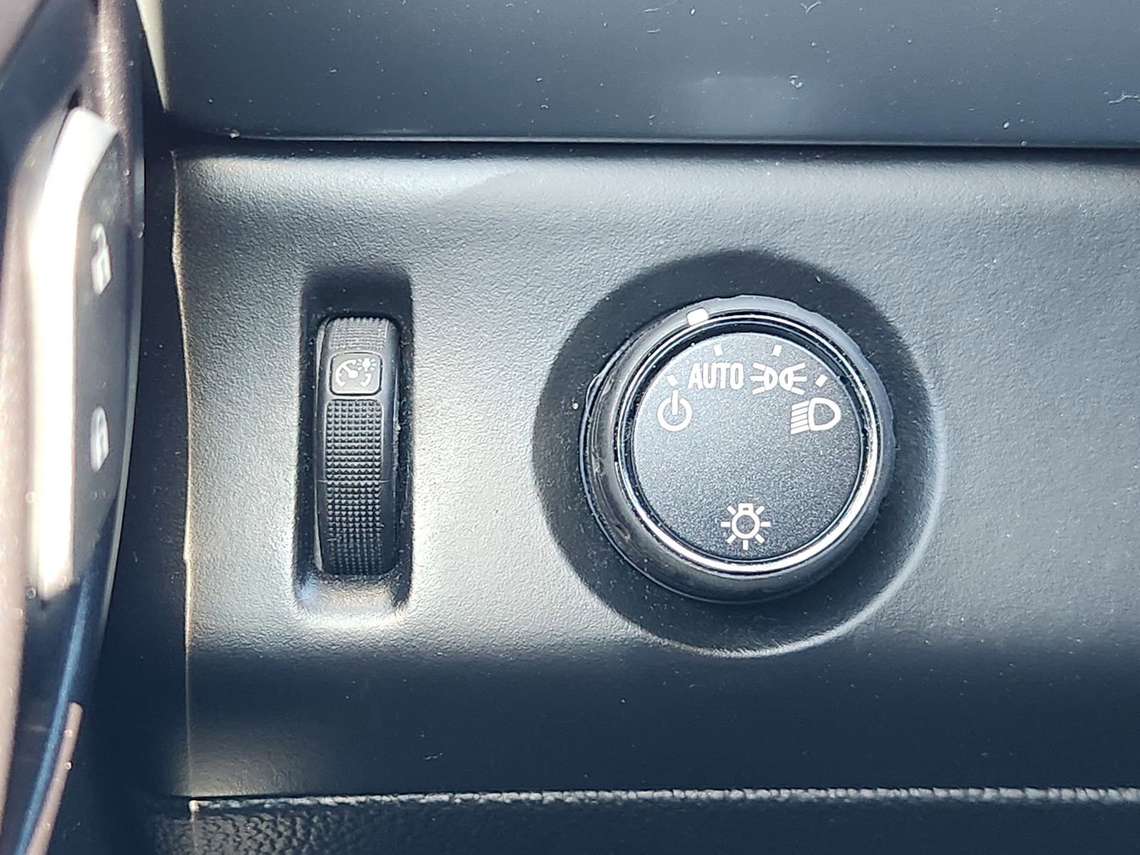 Used 2015 Chevrolet Tahoe LT image 25