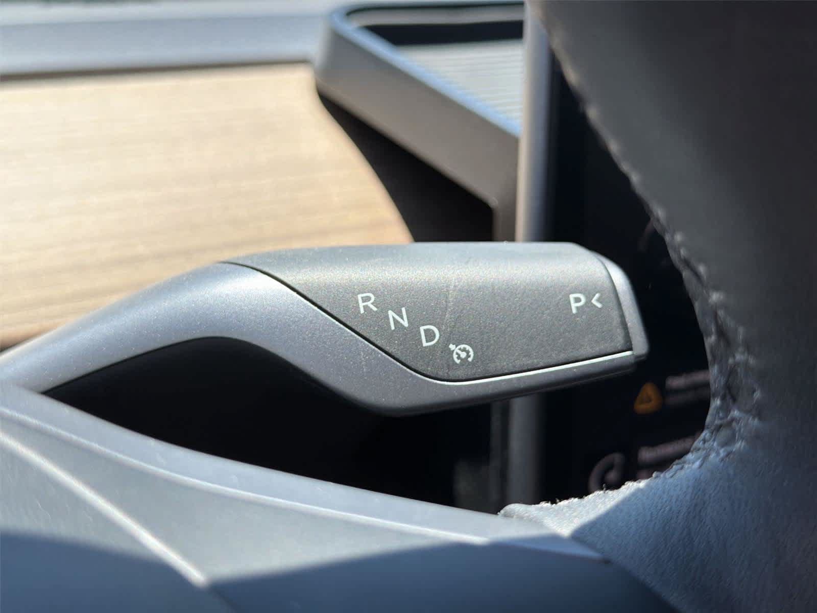 Used 2025 Tesla Model Y Long Range AWD/4WD image 19