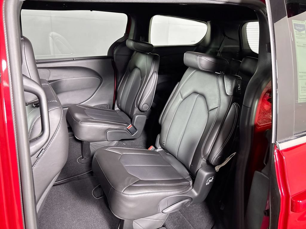 New 2026 Chrysler Pacifica Select AWD/4WD image 18