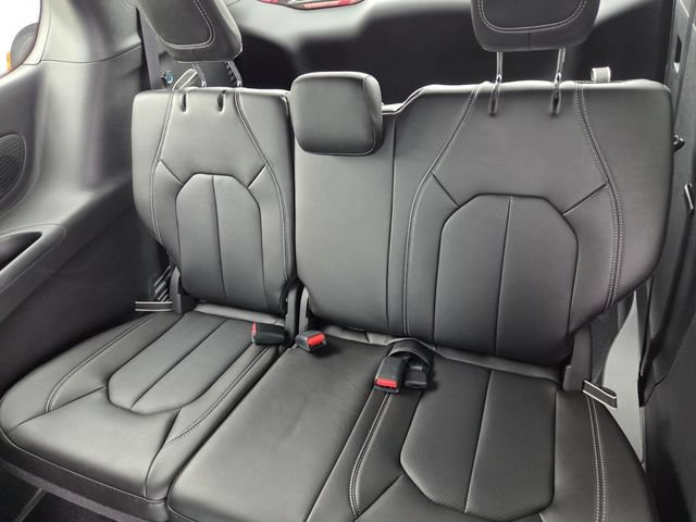 New 2027 Chrysler Pacifica Select FWD image 6