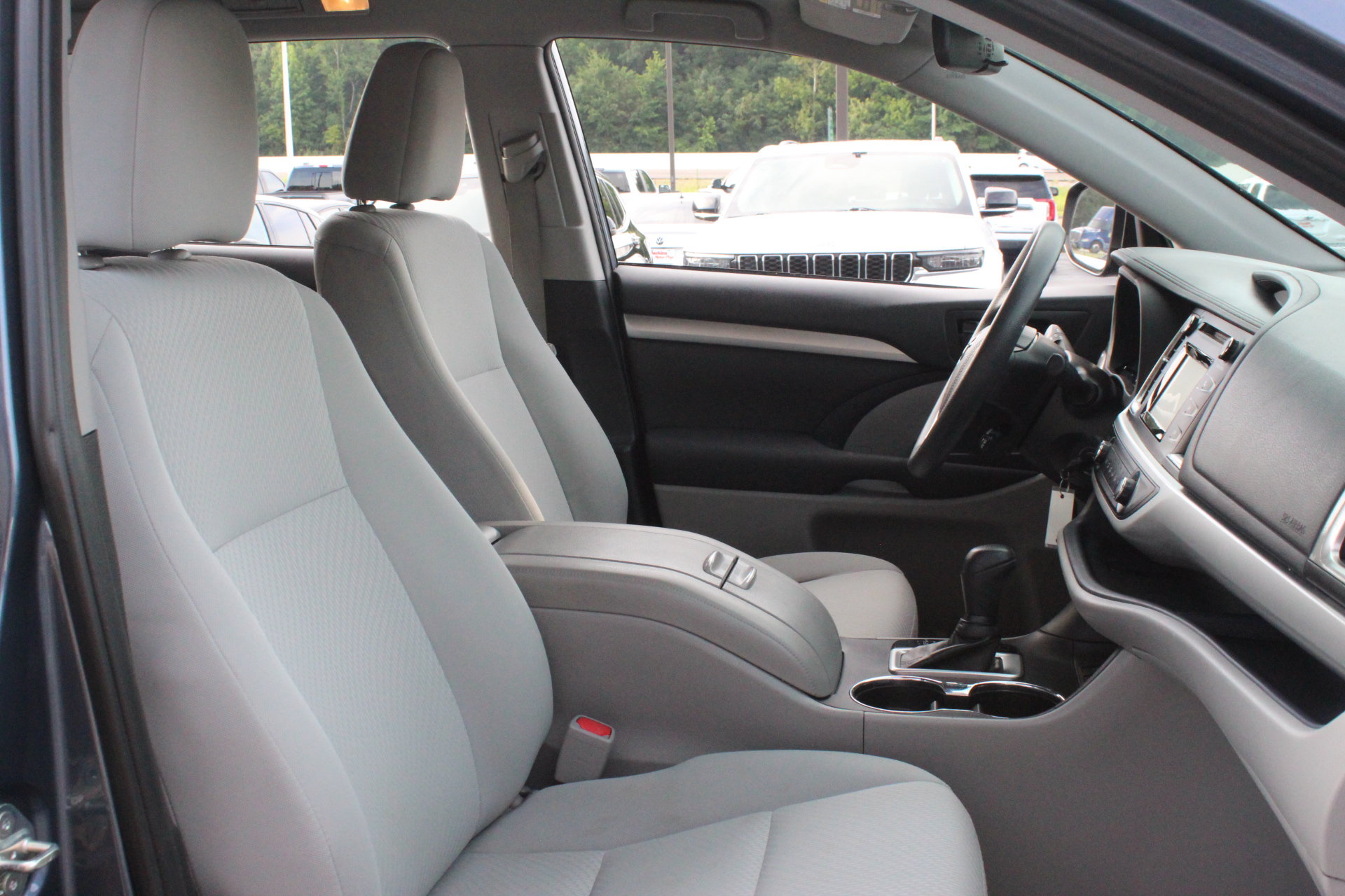 Used 2019 Toyota Highlander LE FWD image 33