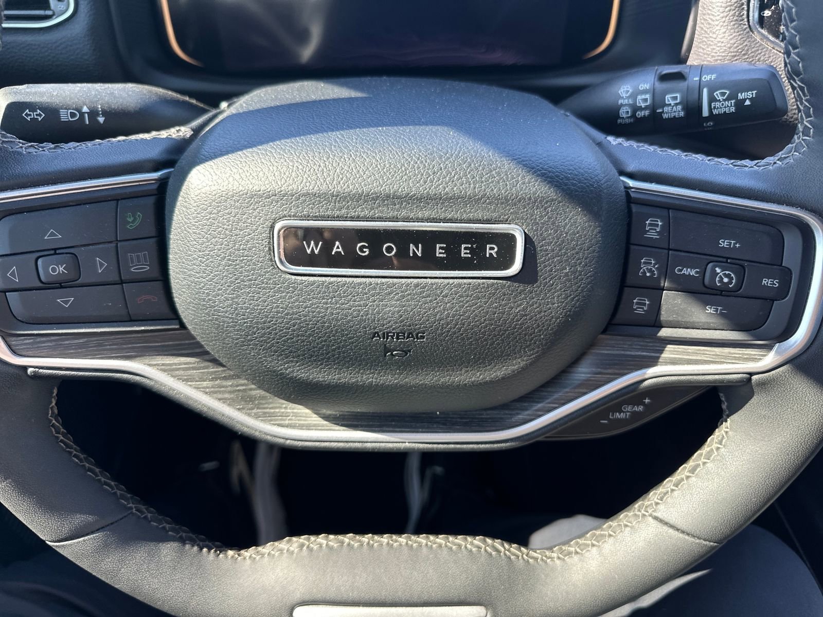 Used 2023 Jeep Wagoneer L Series III w/ Preferred Equipment Group image 13