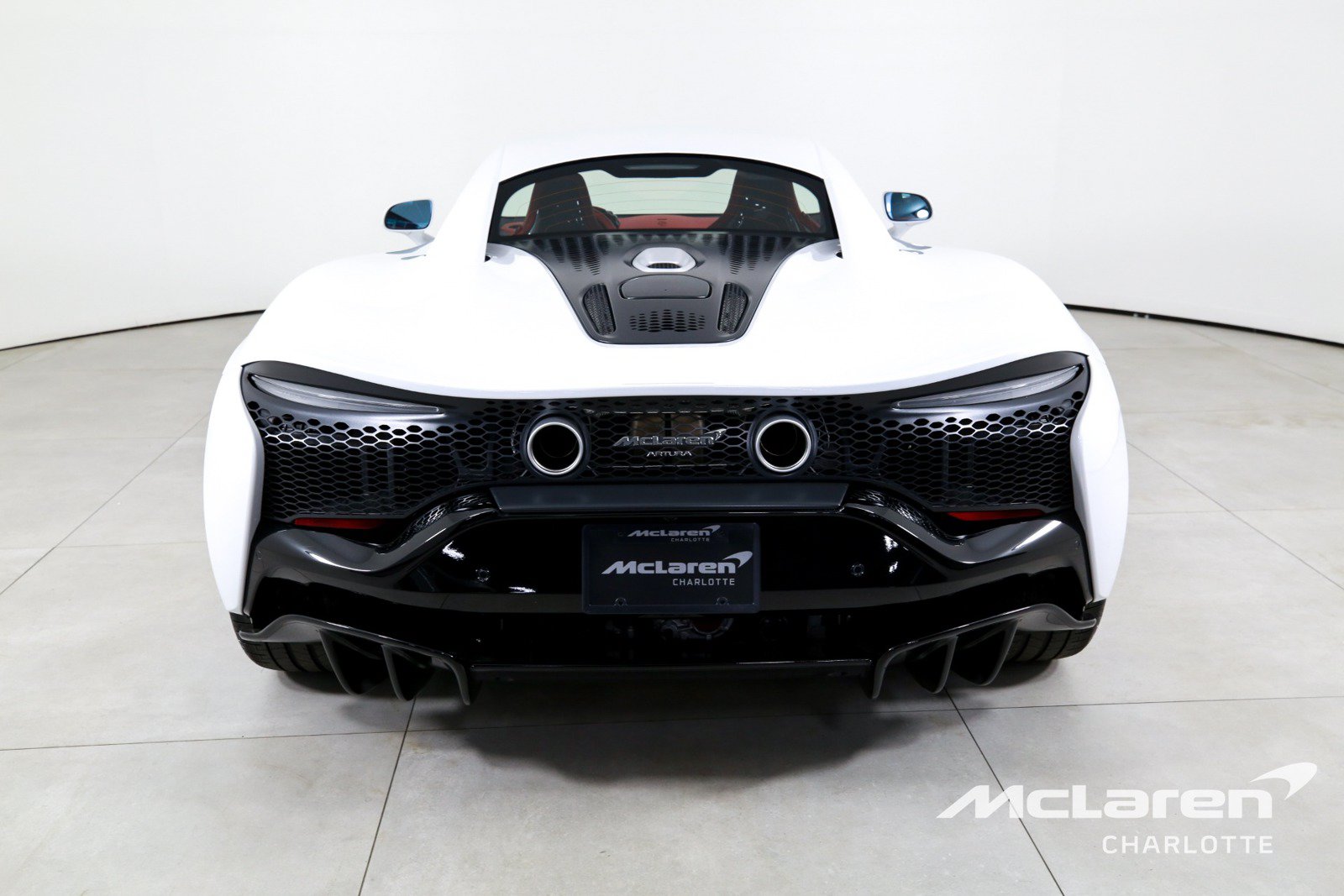 Used 2025 McLaren Artura RWD image 8