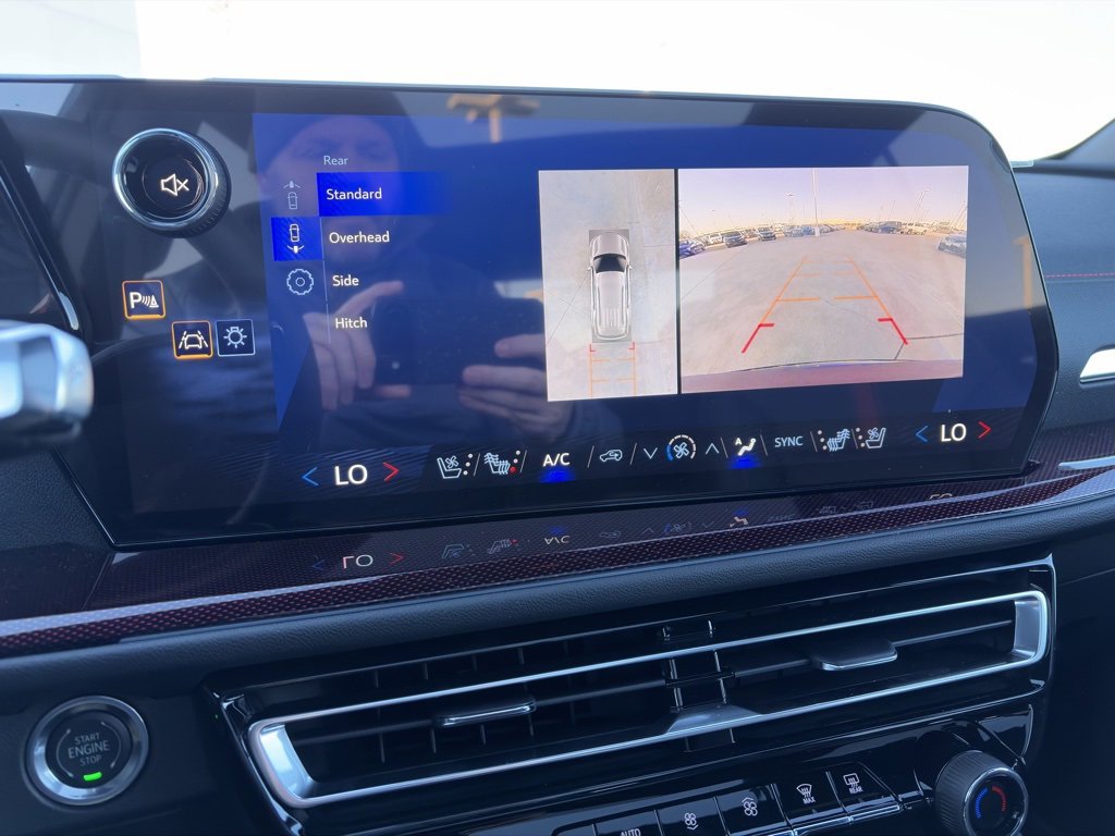 Used 2025 Chevrolet Traverse RS image 30