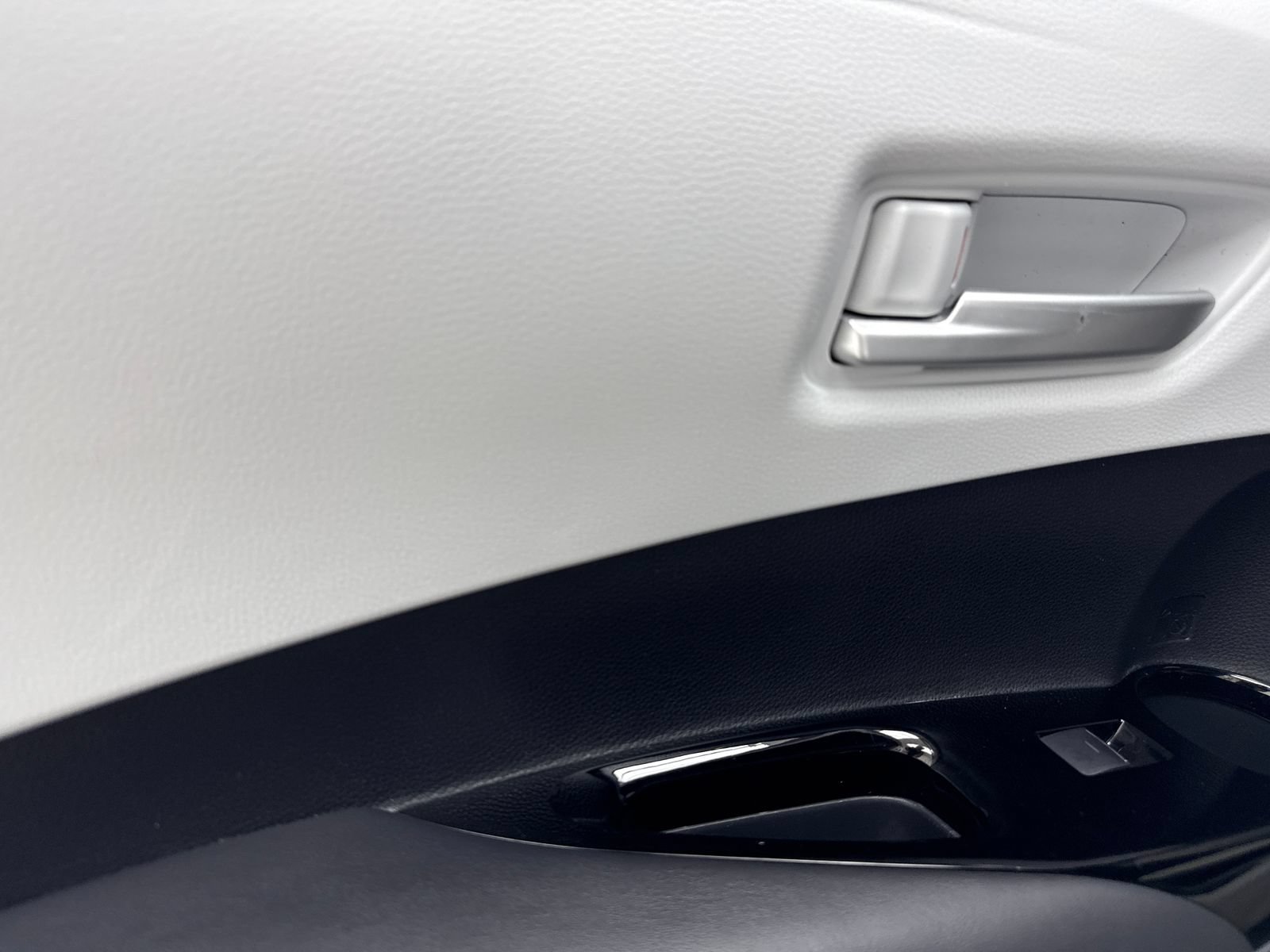 Used 2019 Toyota Corolla SE w/ SE Option Package FWD image 37
