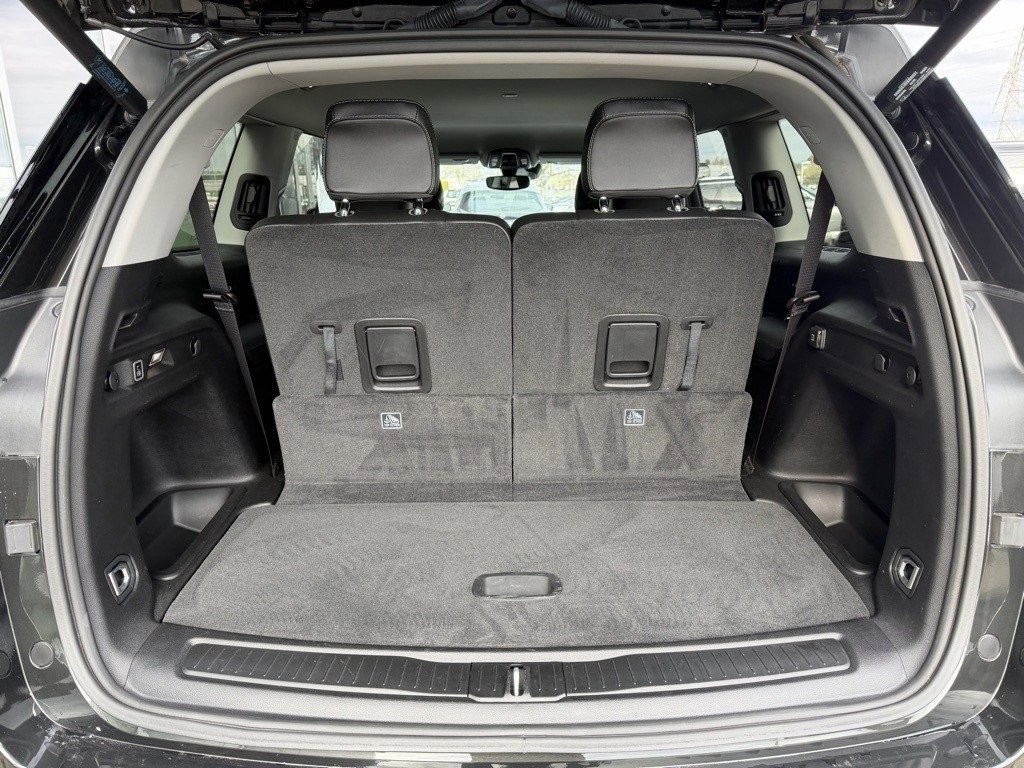 Used 2024 Jeep Grand Cherokee L Limited w/ Black Appearance Package image 10