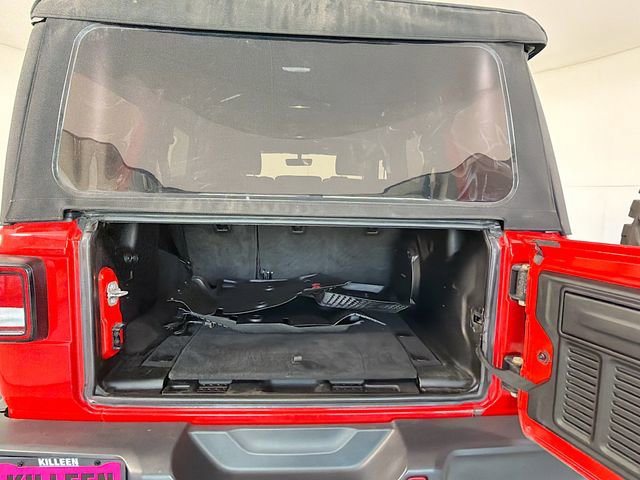 Used 2018 Jeep Wrangler Unlimited Sahara w/ Uconnect 4C Nav & Sound Group image 28