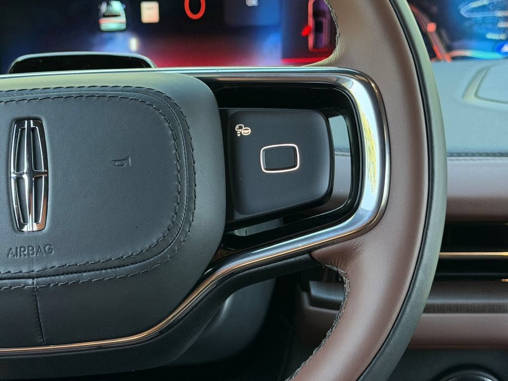 New 2026 Lincoln Navigator Reserve AWD/4WD image 19