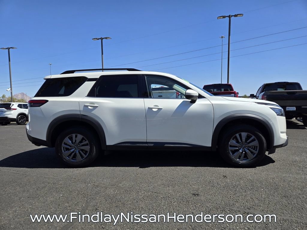 Used 2024 Nissan Pathfinder SV AWD/4WD image 7