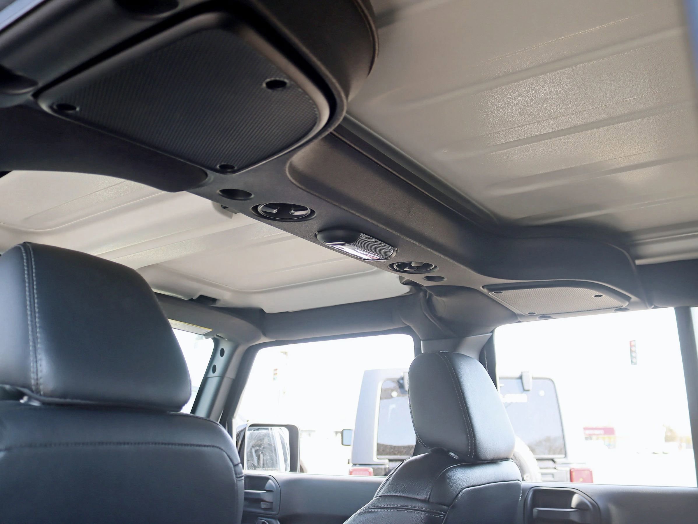 Used 2018 Jeep Wrangler Unlimited Sahara image 32