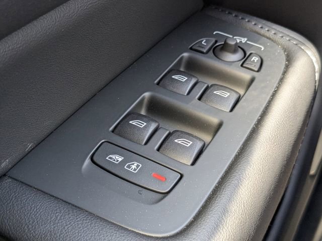 New 2025 Volvo XC60 B5 Plus w/ Protection Package Premier image 29