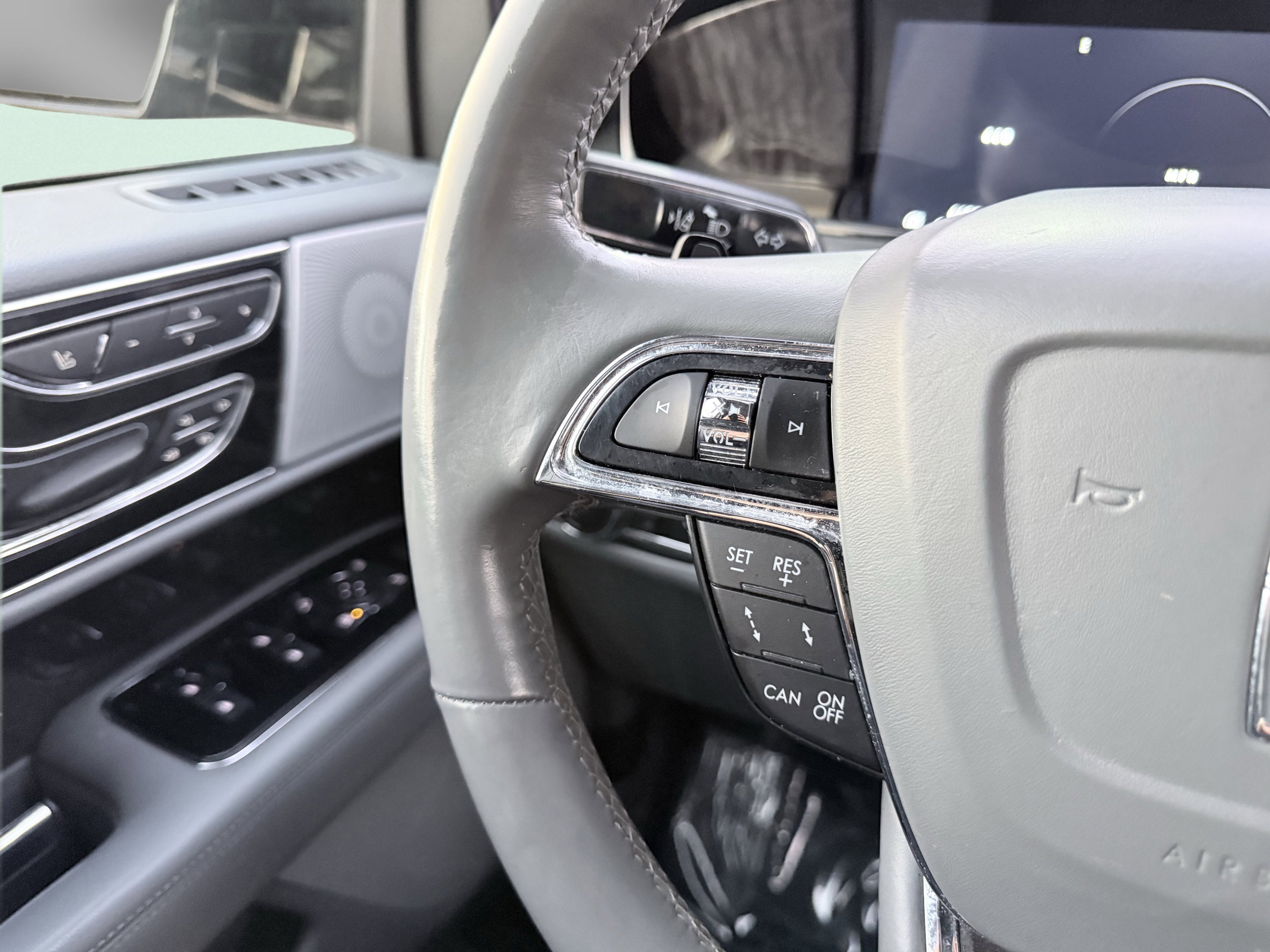 Used 2018 Lincoln Navigator Reserve w/ Technology Package image 73