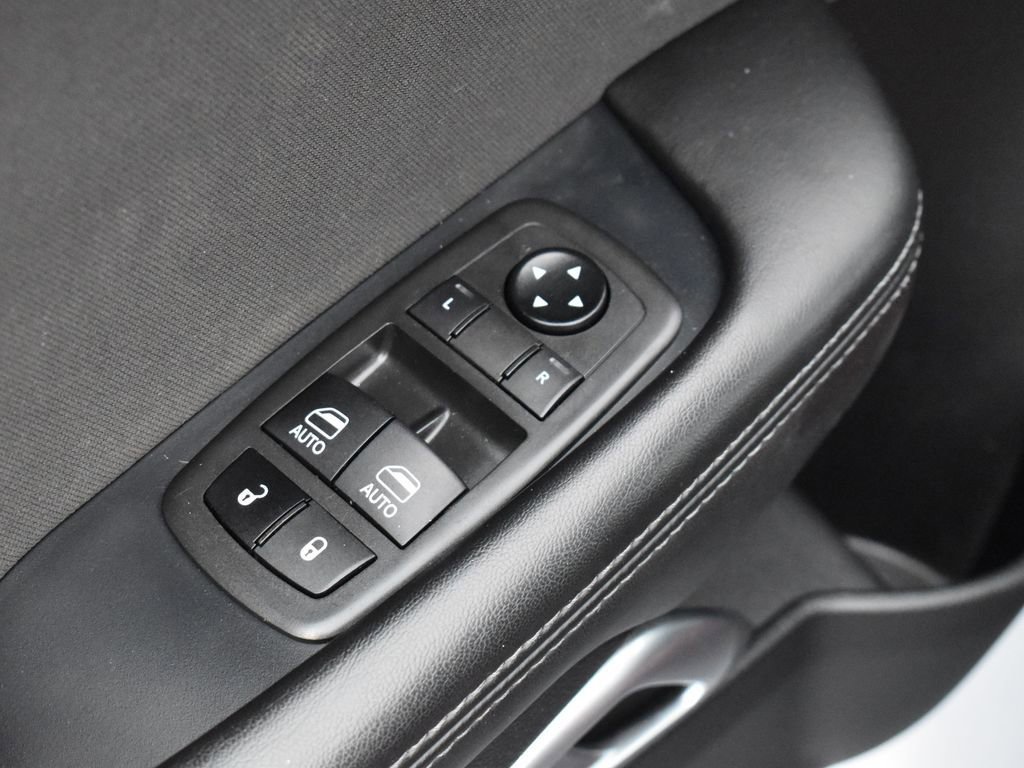 Used 2021 Dodge Challenger SXT w/ Blacktop Package image 7