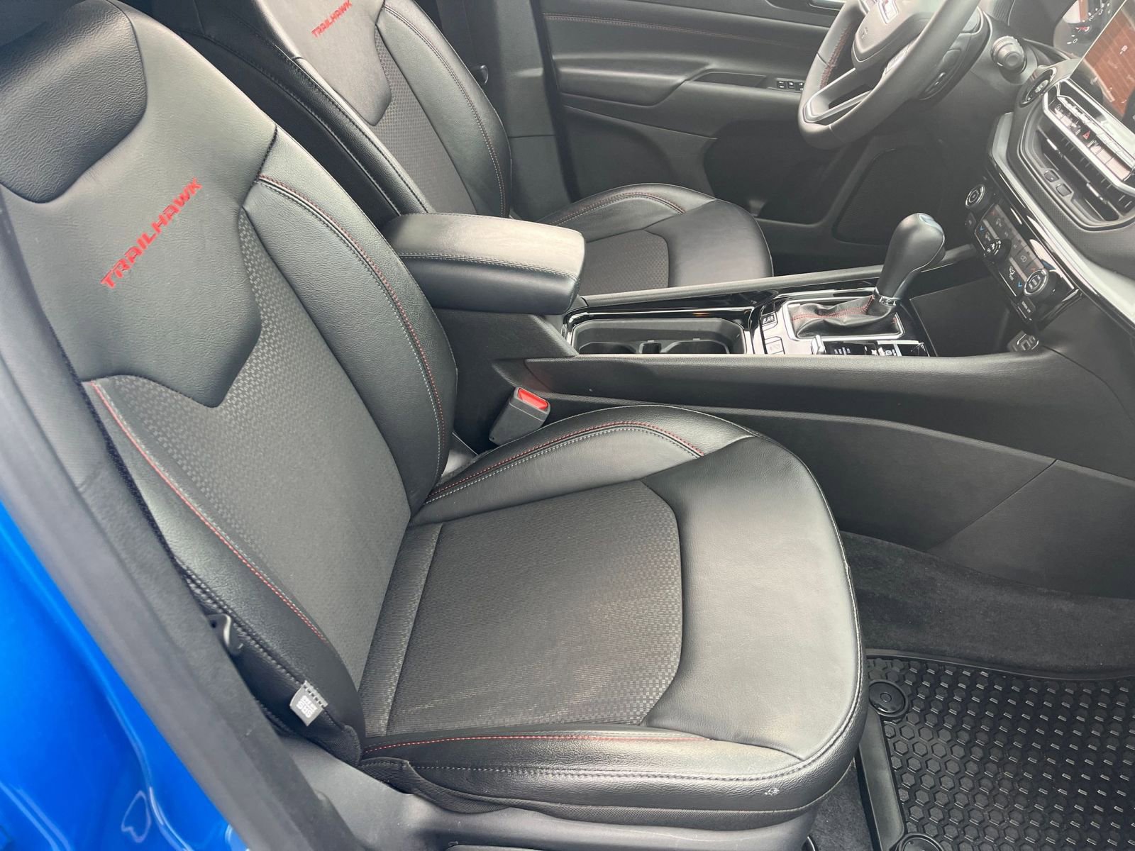 Used 2025 Jeep Compass Trailhawk image 35