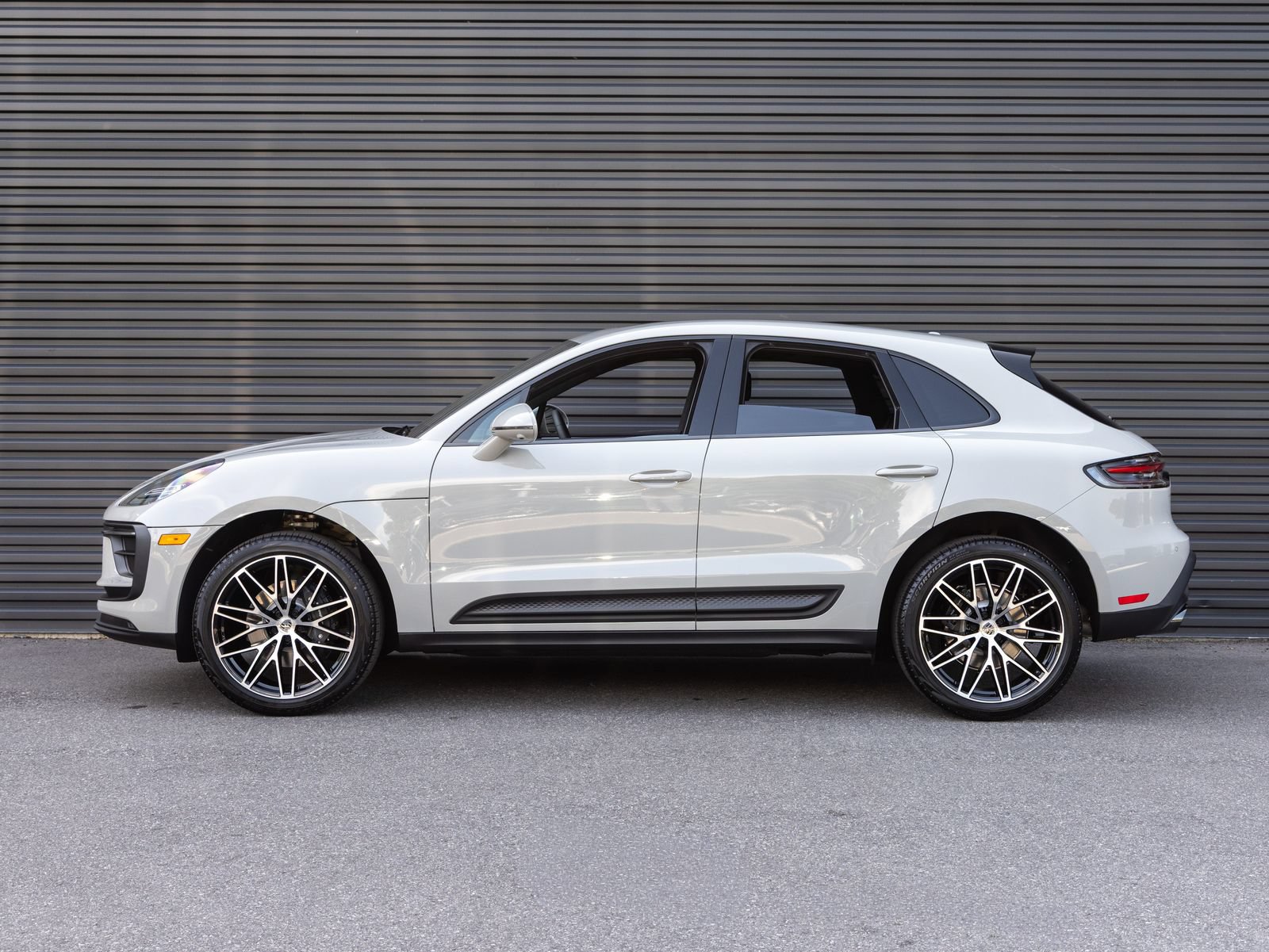 New 2026 Porsche Macan AWD/4WD image 2