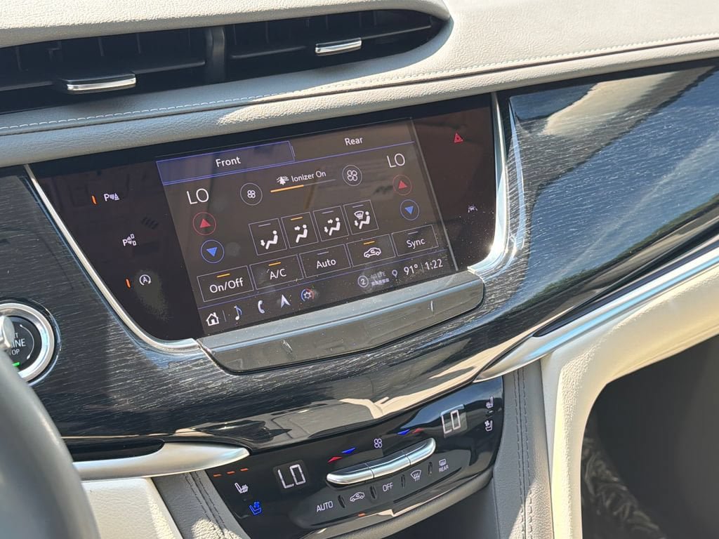 Certified 2024 Cadillac XT6 Premium Luxury w/ Technology Package AWD/4WD image 9