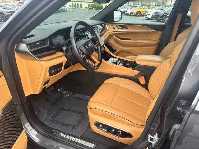 Used 2025 Jeep Grand Cherokee L Summit AWD/4WD image 10
