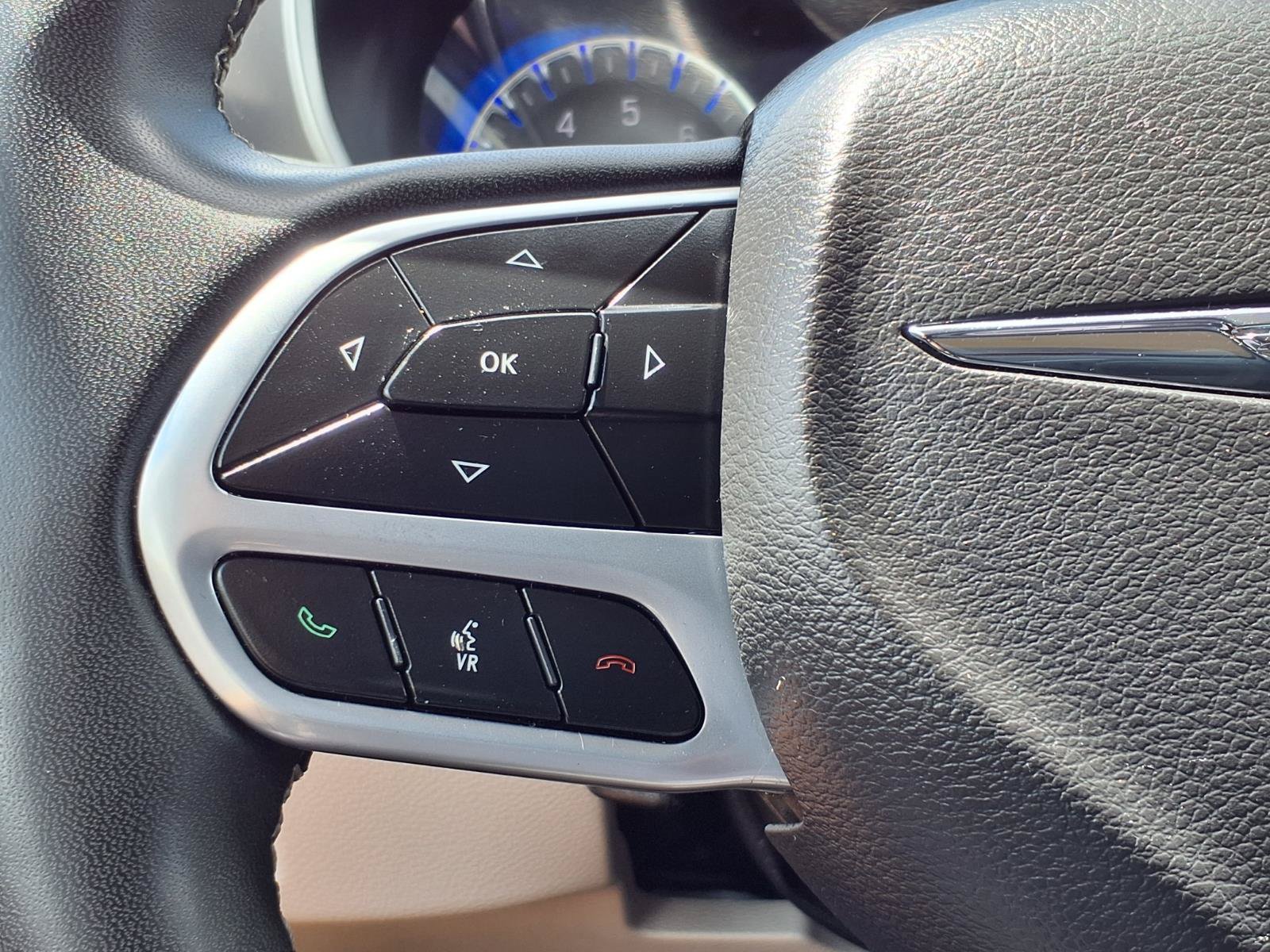 Used 2024 Chrysler Pacifica Touring-L FWD image 18