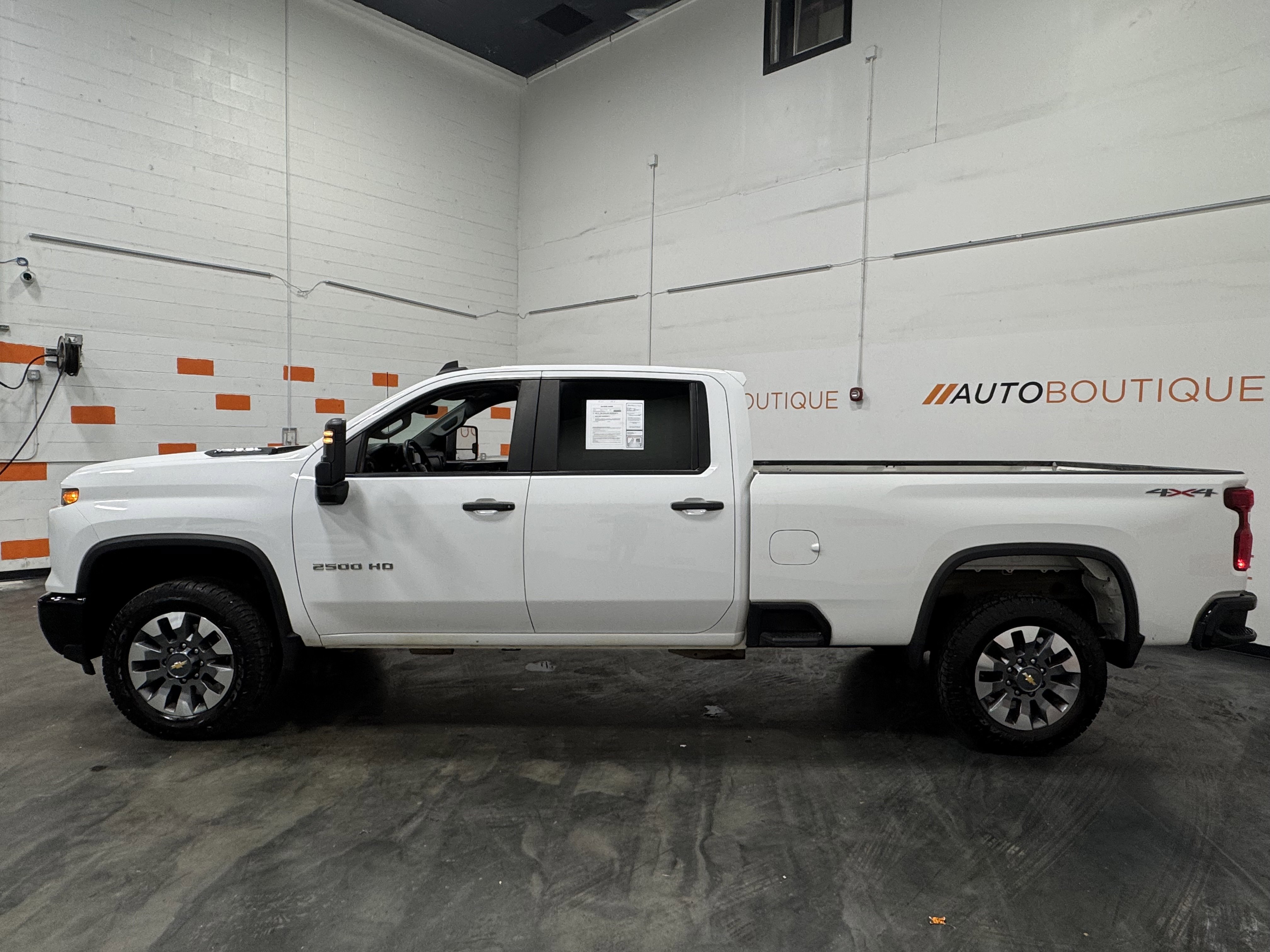 Used 2024 Chevrolet Silverado 2500 Custom w/ Custom Convenience Package image 10
