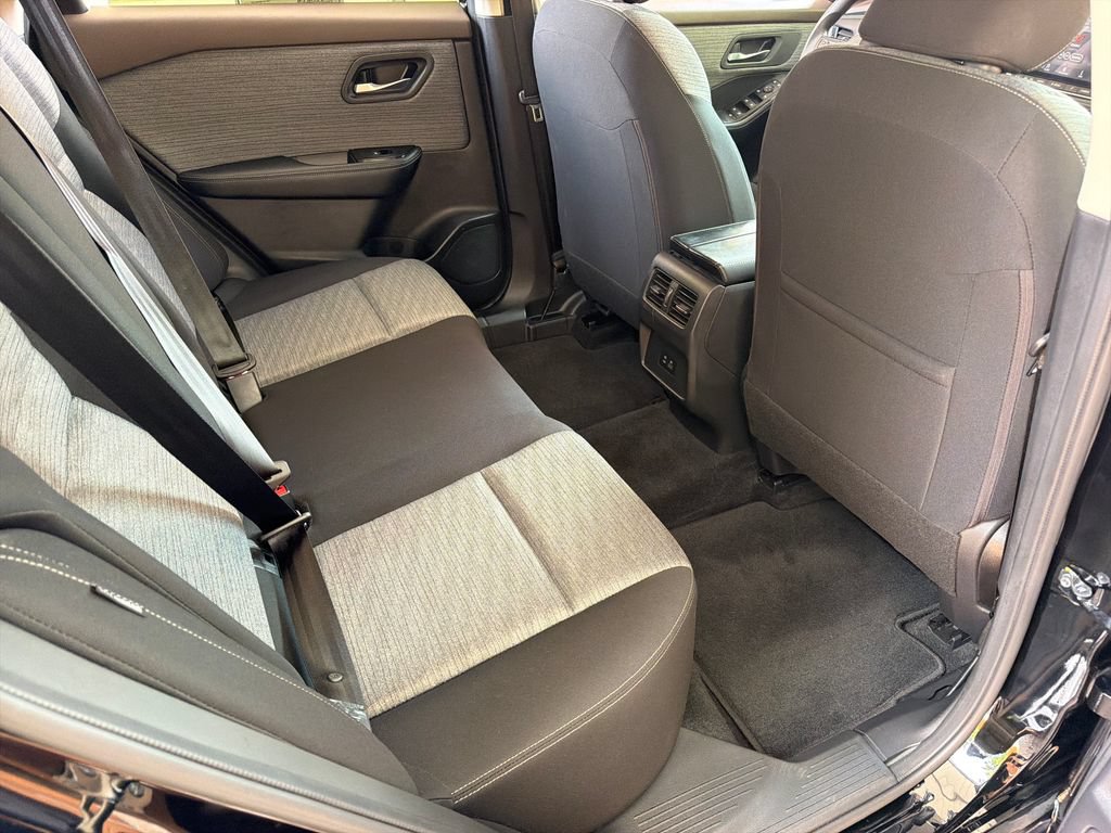 Used 2023 Nissan Rogue SV AWD/4WD image 30
