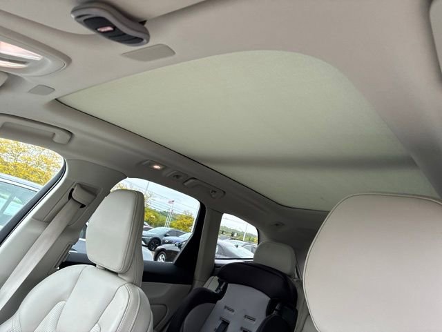 Used 2022 Volvo XC60 B5 Inscription w/ Advanced Package FWD image 6