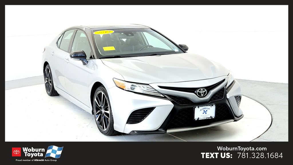 Used 2019 Toyota Camry XSE w/ Navigation Package FWD image 1