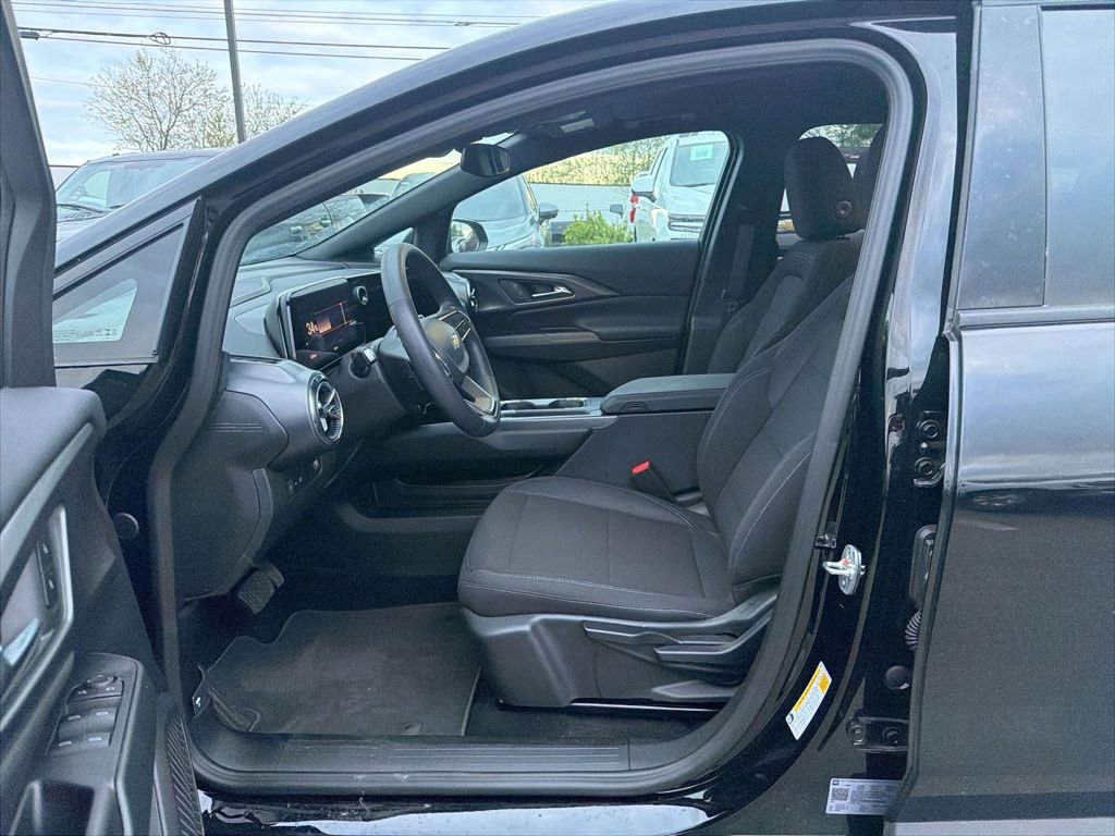 Used 2026 Chevrolet Equinox EV LT image 6