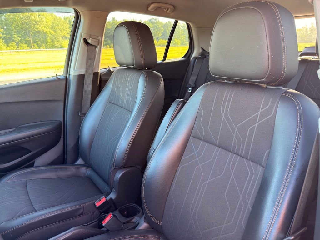 Used 2020 Chevrolet Trax LT w/ LT Convenience Package AWD/4WD image 23