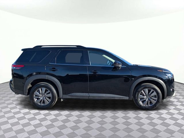 Used 2025 Nissan Pathfinder SV image 2