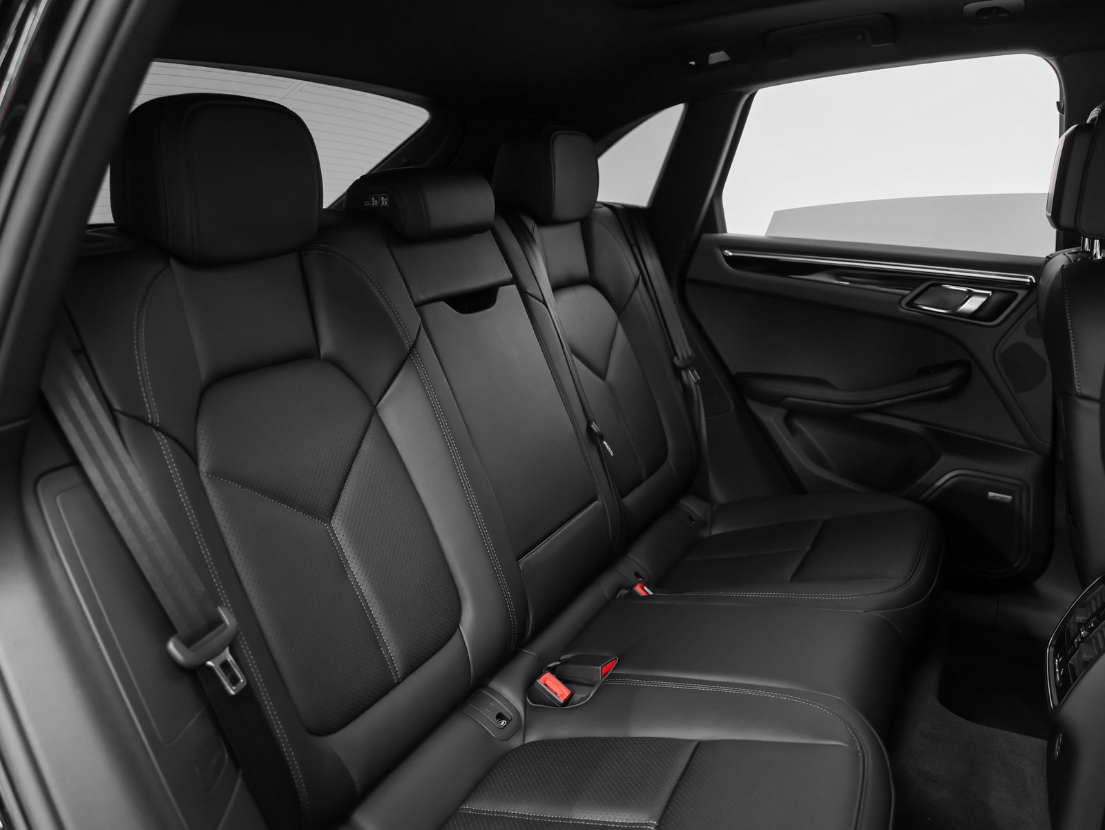 Certified 2025 Porsche Macan image 21