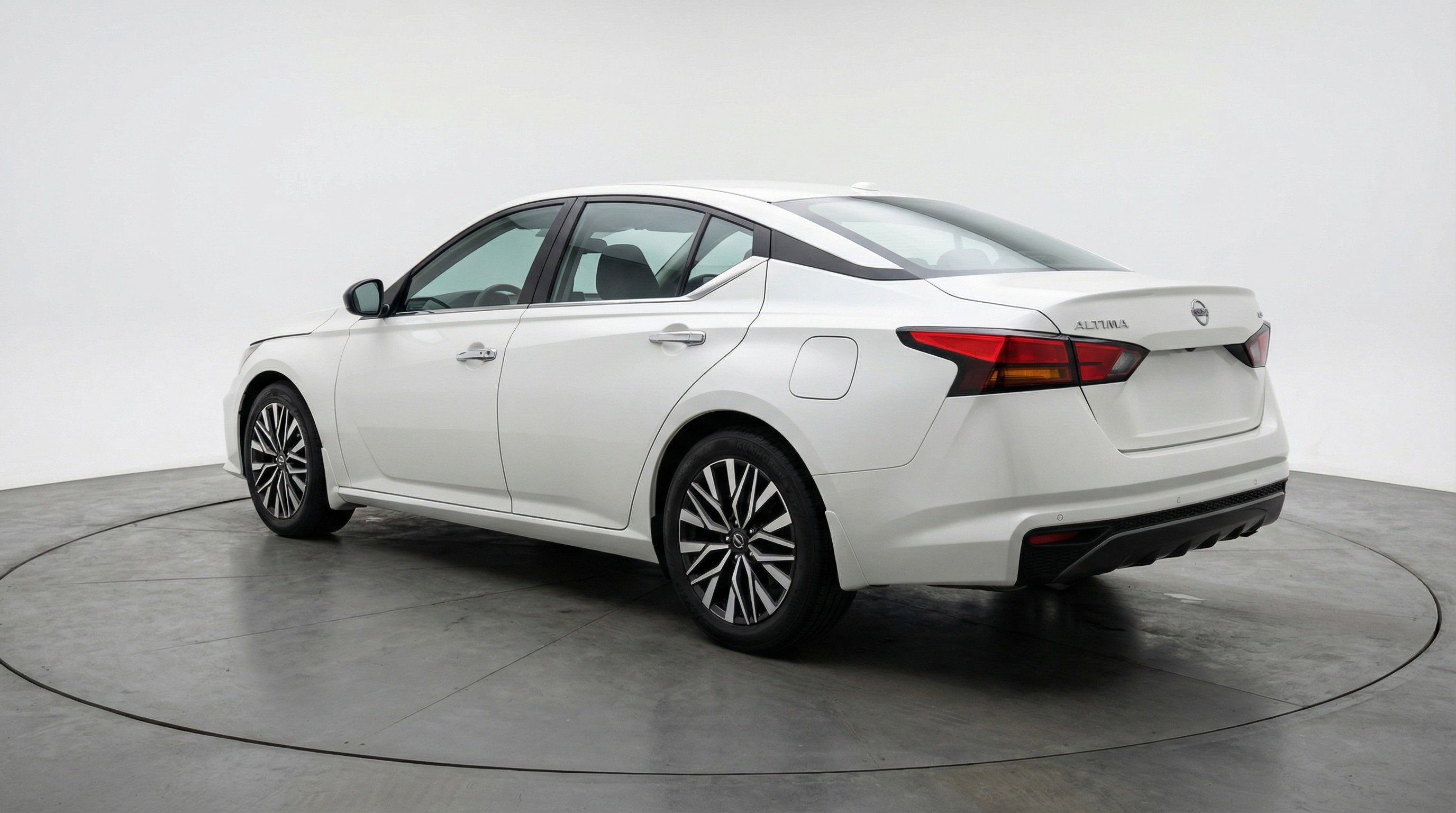Used 2025 Nissan Altima 2.5 SV image 6