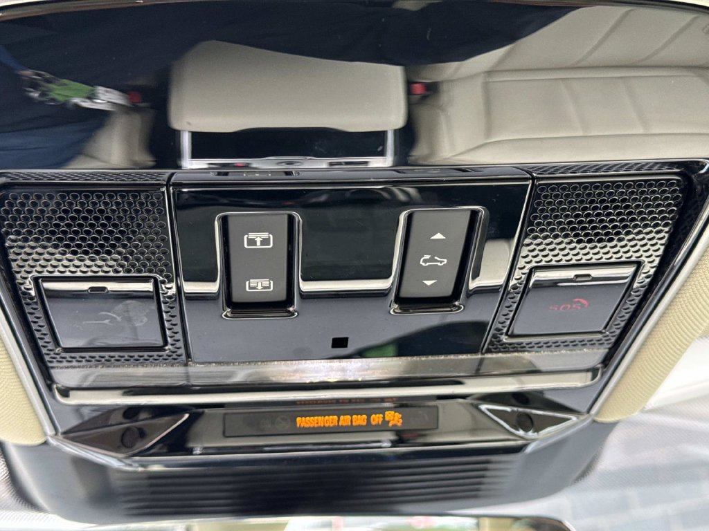 Used 2023 Land Rover Range Rover SE AWD/4WD image 22