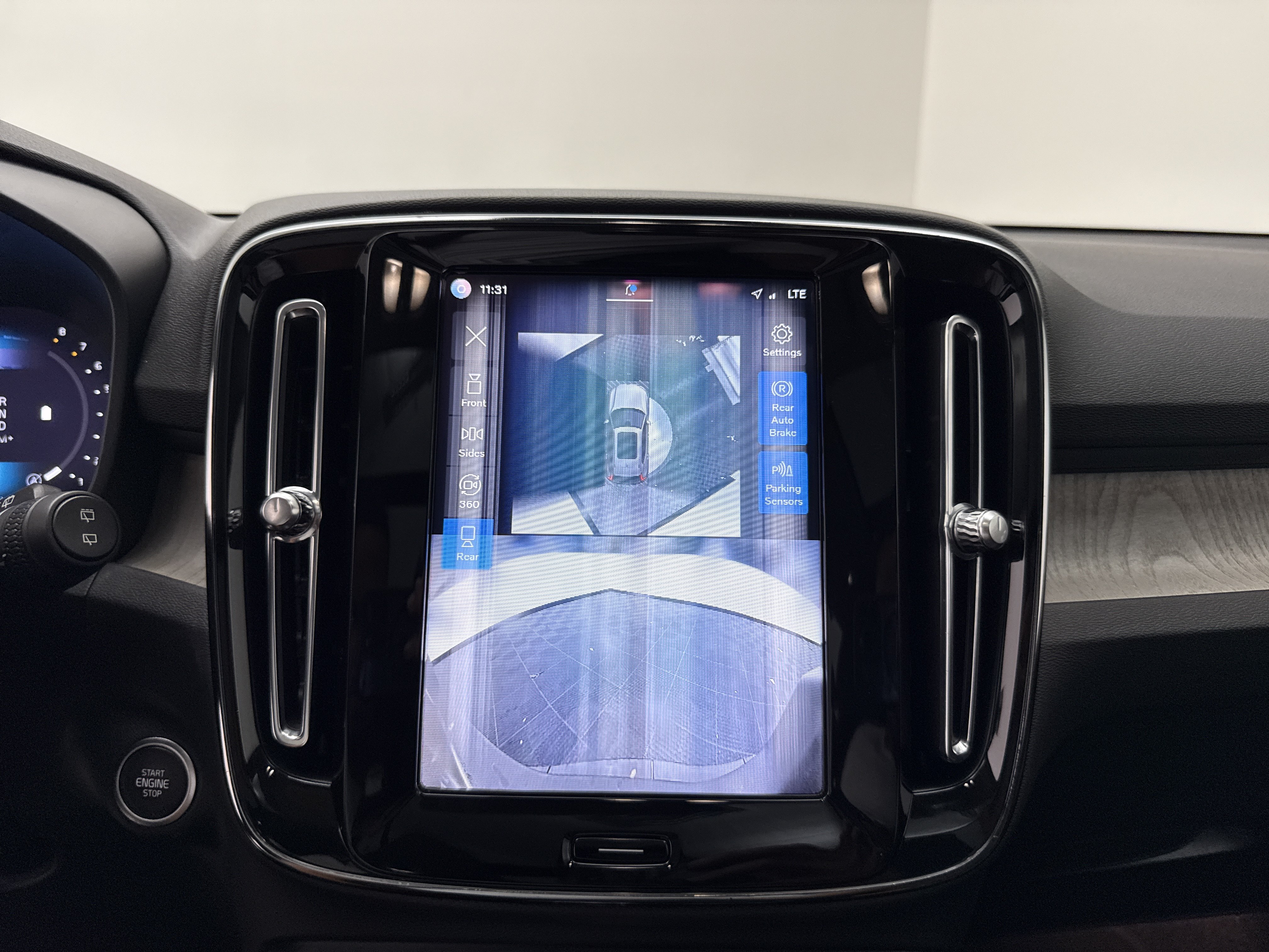 Certified 2024 Volvo XC40 B5 Plus AWD/4WD image 21