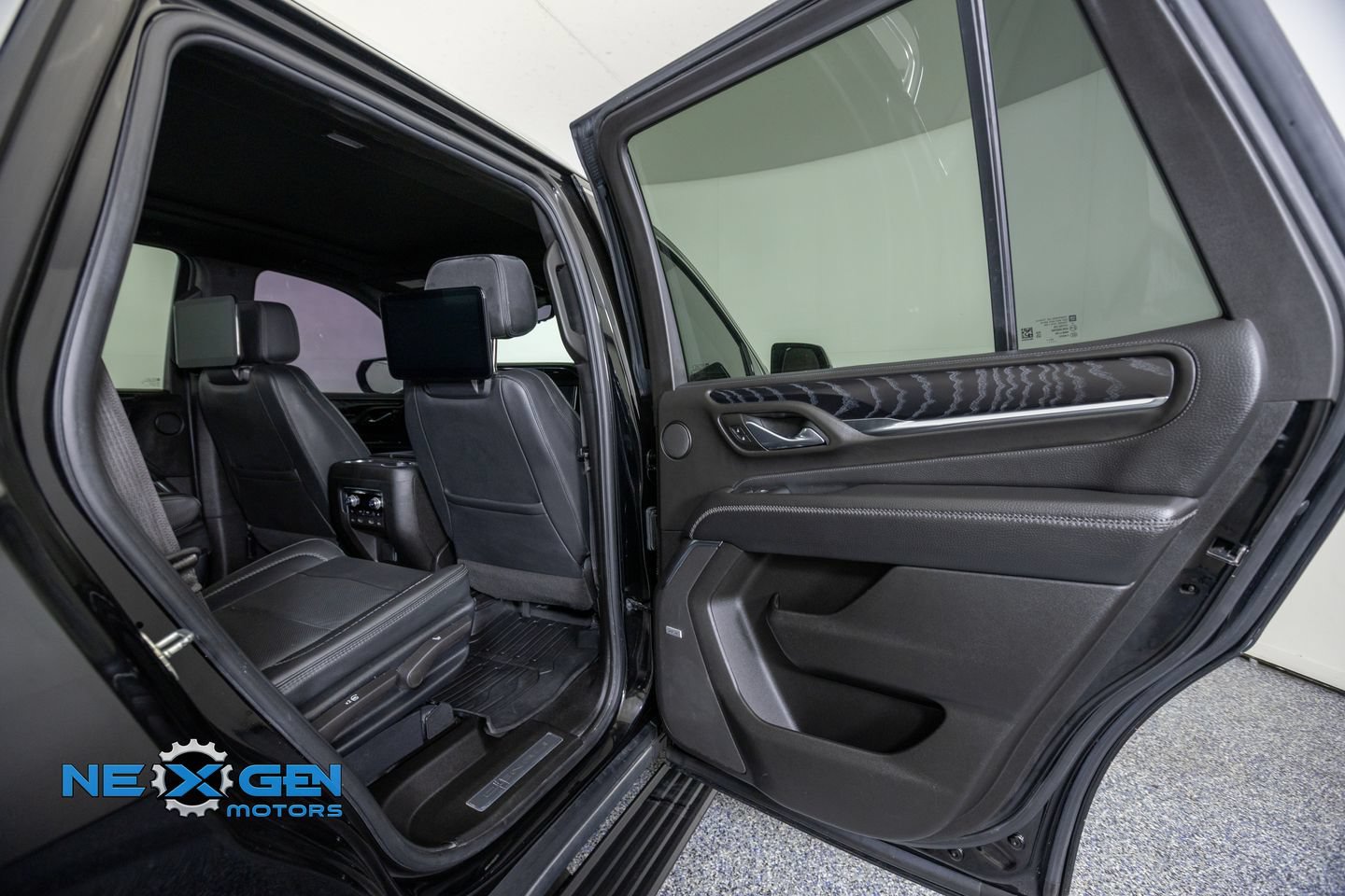 Used 2023 GMC Yukon Denali w/ Advanced Technology Package AWD/4WD image 35
