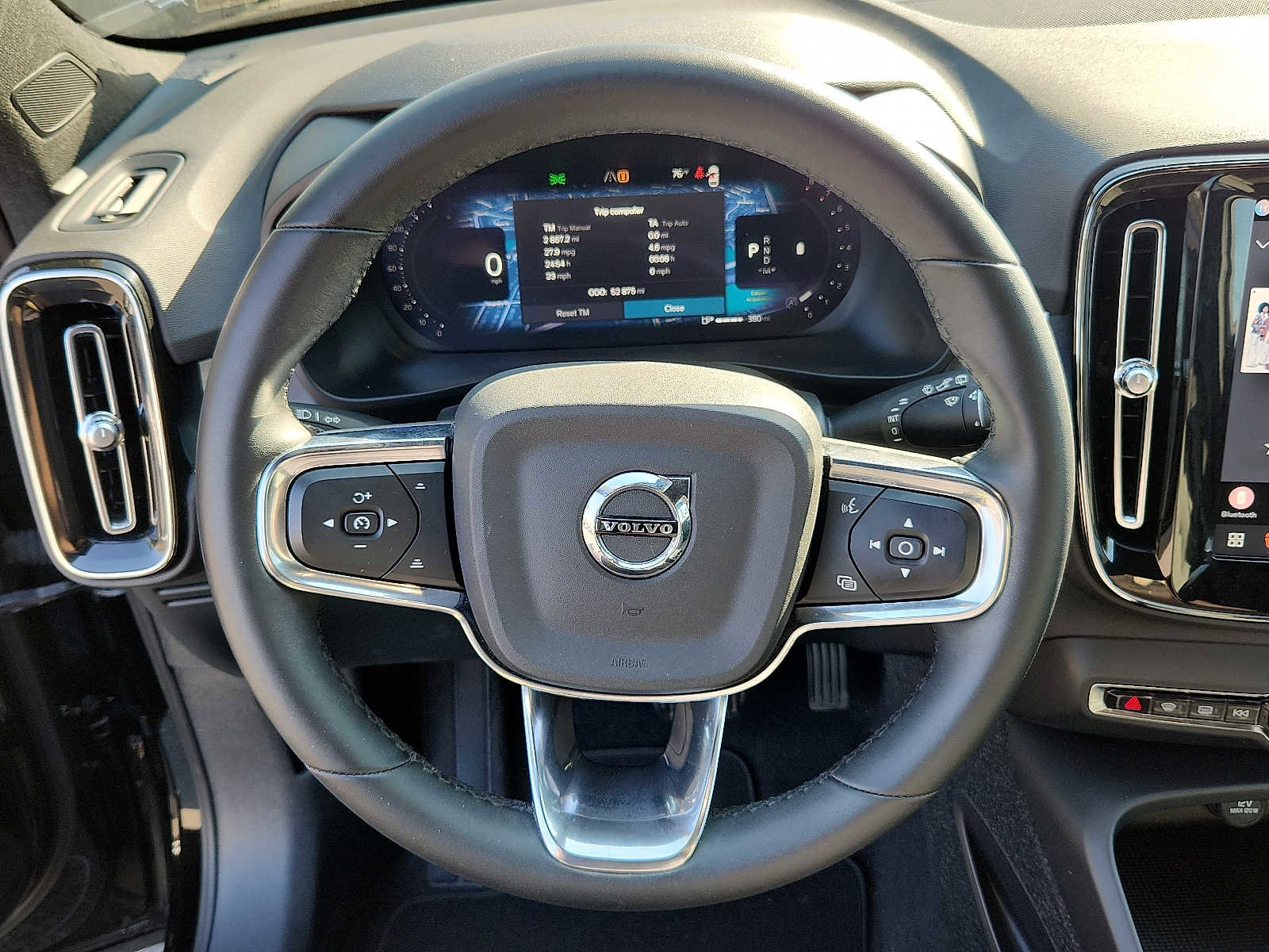 Used 2023 Volvo XC40 B4 Core FWD image 19