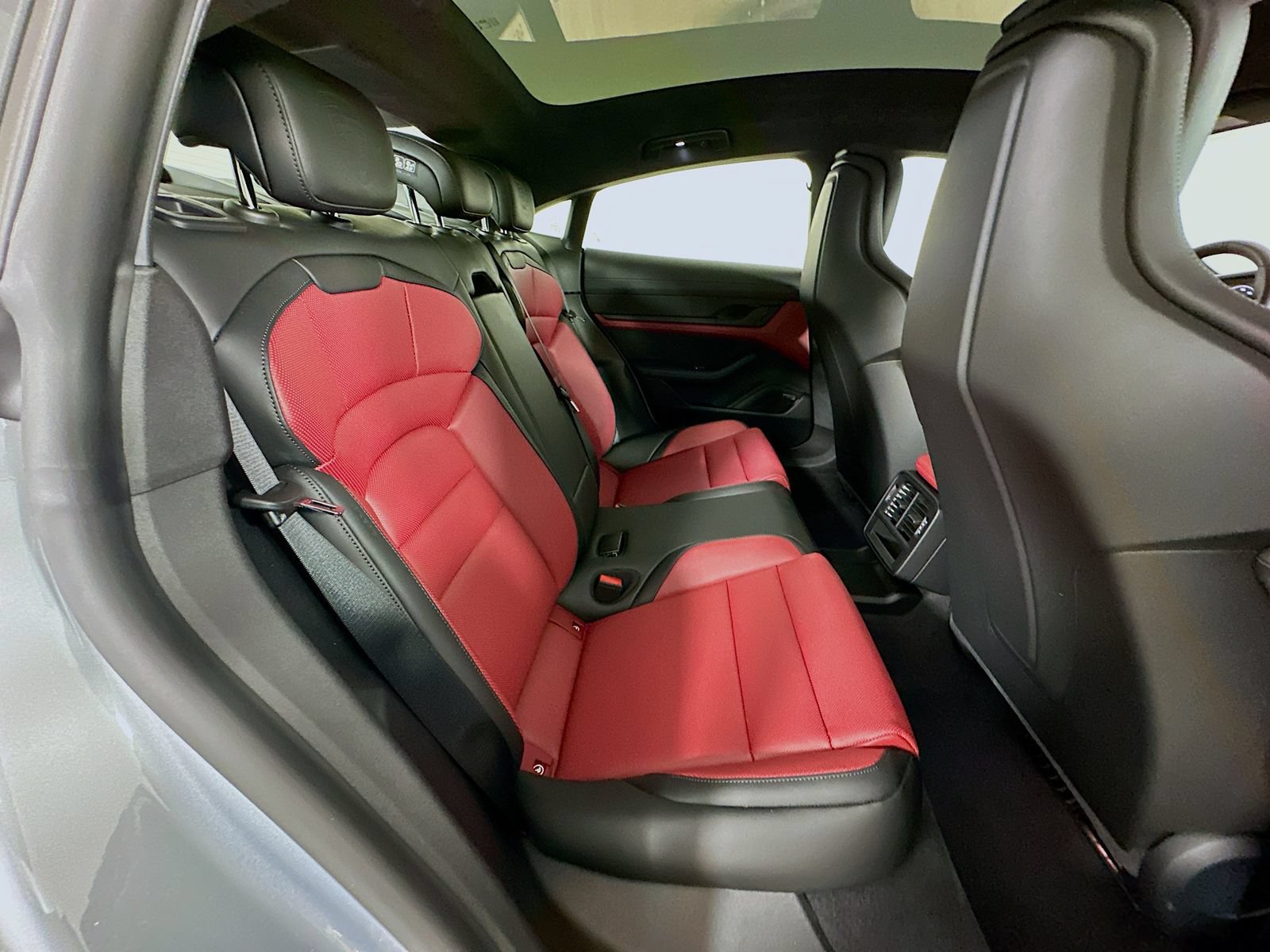 New 2026 Porsche Taycan GTS AWD/4WD image 39