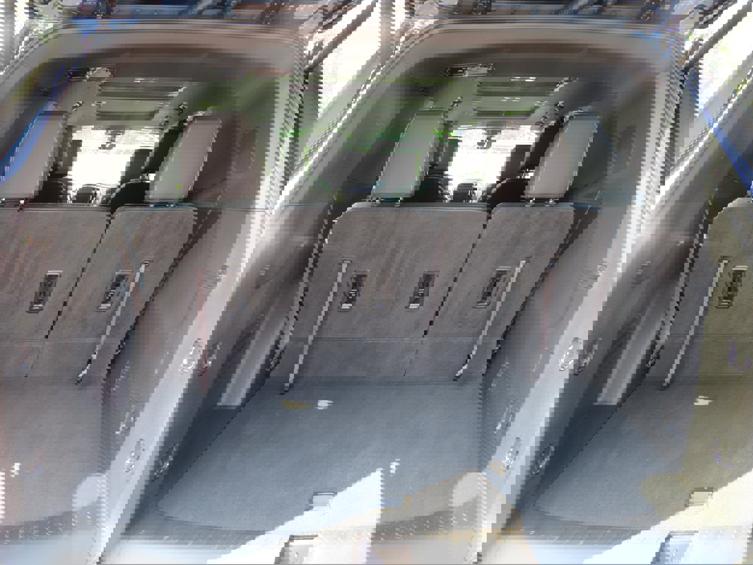 Used 2022 Chevrolet Traverse LT w/ LT Premium Package image 7