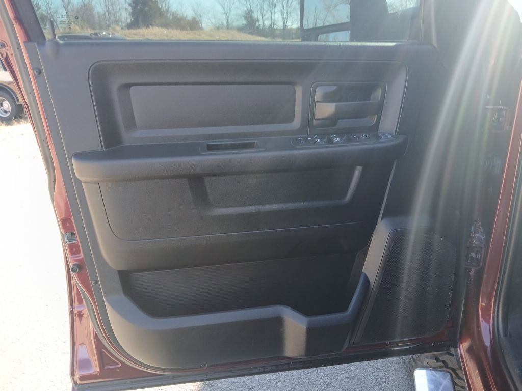 Used 2024 RAM 2500 Tradesman w/ Chrome Appearance Group image 29