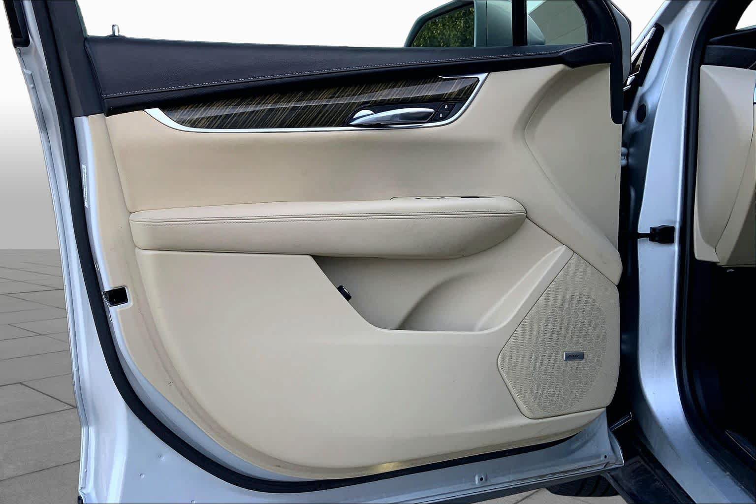 Used 2017 Cadillac XT5 FWD image 22