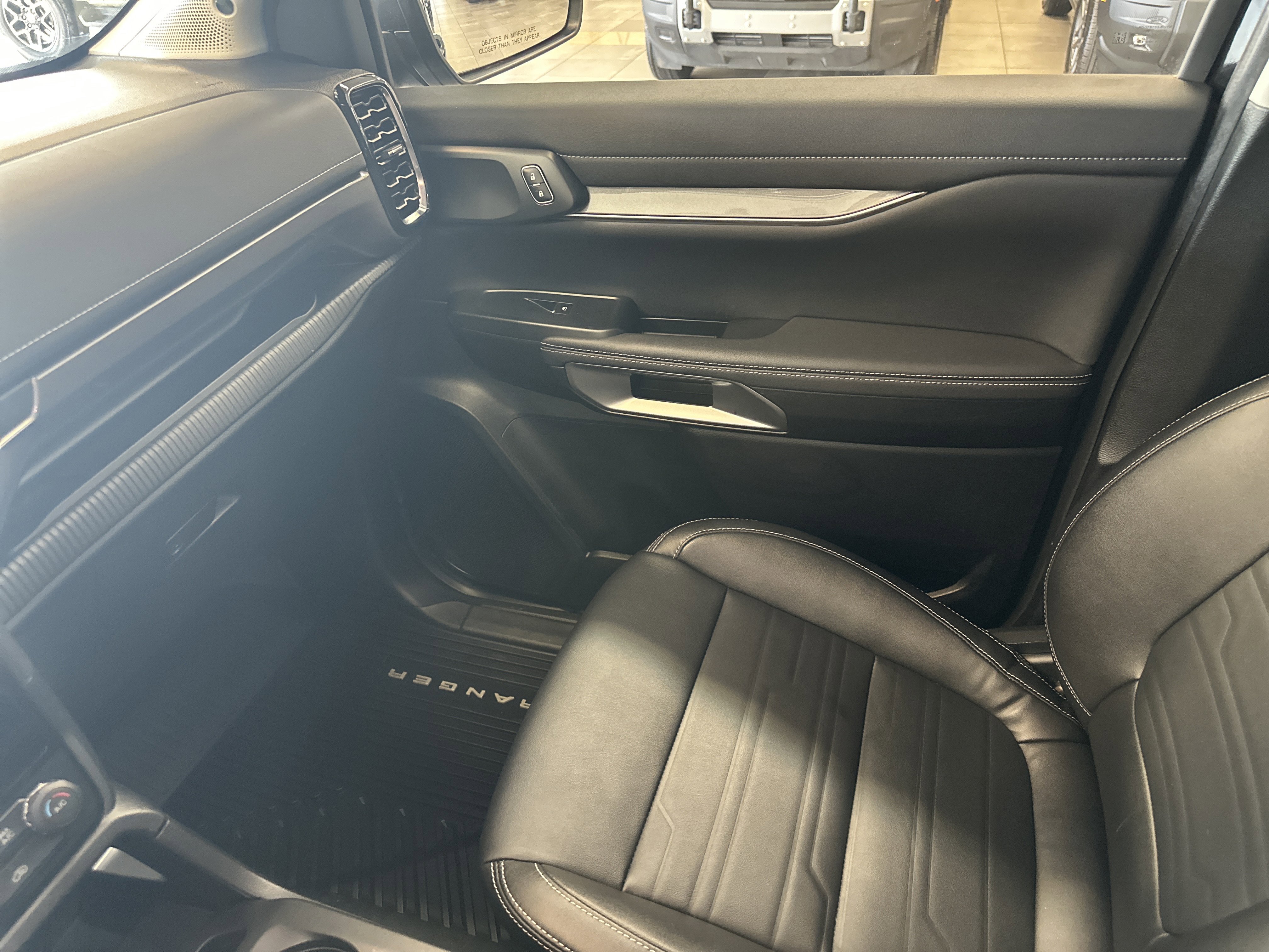 Used 2024 Ford Ranger Lariat w/ FX4 Off-Road Package image 27