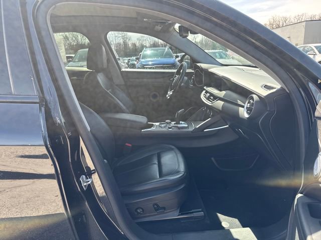 Used 2020 Alfa Romeo Stelvio Ti w/ Nero Edizione image 14